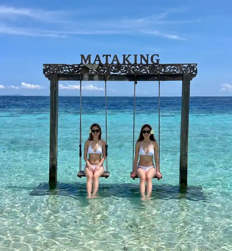 The beautiful sandbar at Mataking Island with Bigfin Water Bungalow near Semporna in the Celebes Sea.